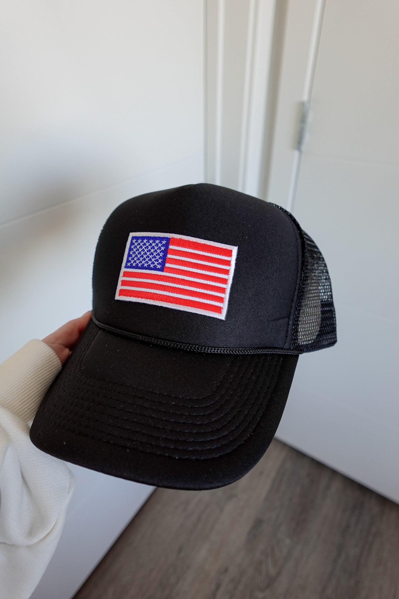 BLACK AMERICAN FLAG TRUCKER HAT