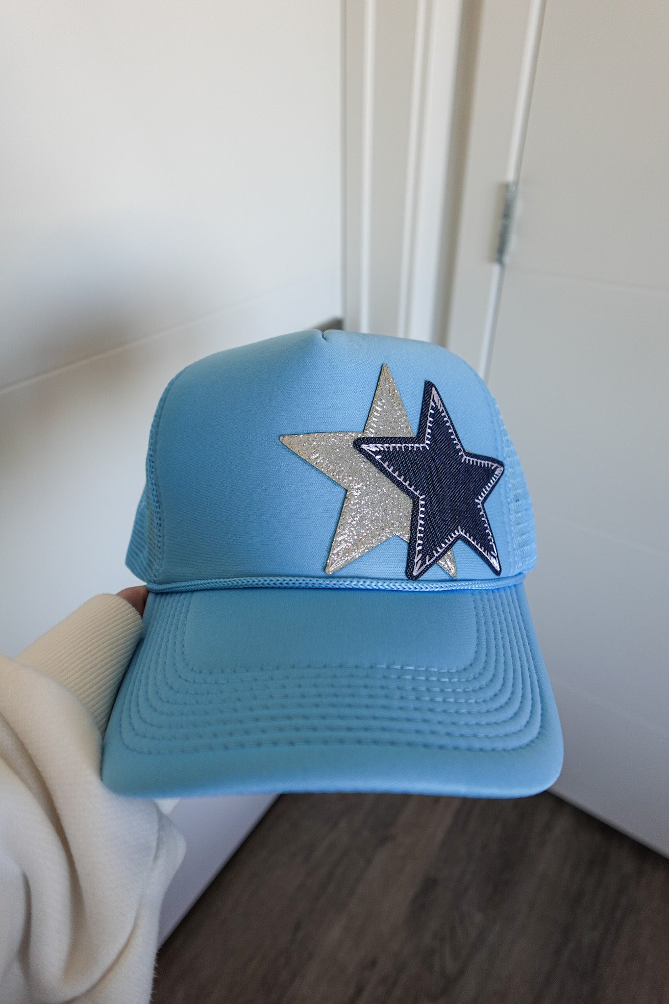 SKY BLUE STAR TRUCKER HAT